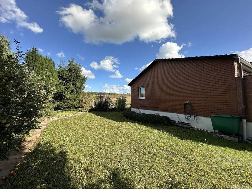Herrlicher Bungalow in Feldrandlage mit Garten (exklusive EinliegerWohnung)