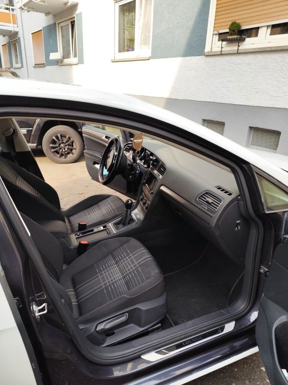 VW Golf 215.585 km 11.400 € Bingen am Rhein 55411