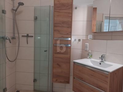 STILLVOLLE ELEGANZ MIT VORGARTEN 3 zimmer