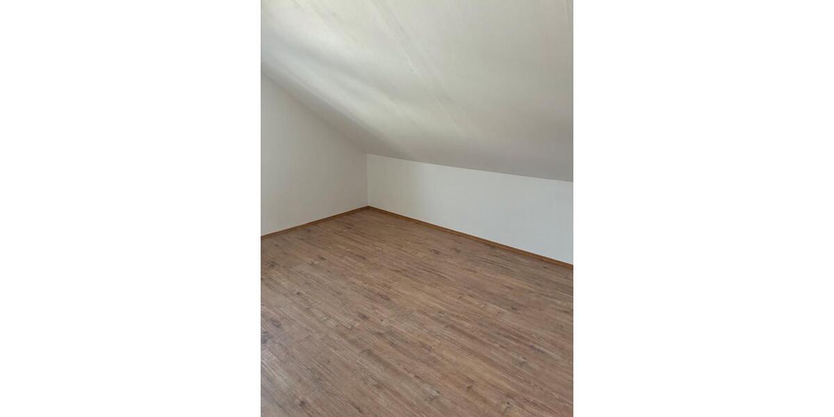 Dachgeschoßwohnung Bad Wünnenberg - 3 Zimmer, 65 m&sup2;, 450&euro; | Angebot:25393039