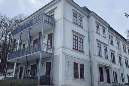 Repräsentative 5-Zi.-Wohnung mit großem Balkon u. Weitblick am Weinberg oberhalb von Radebeul-Mitte 5 zimmer
