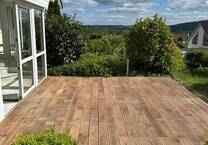 Für Gartenliebhaber: Traumhafte Wohnung mit Bergblick