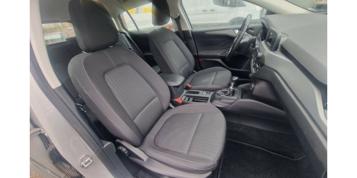 Ford Focus 1.0 EcoBoot Trend 52.000 km 15.399 &euro; Landau 76829