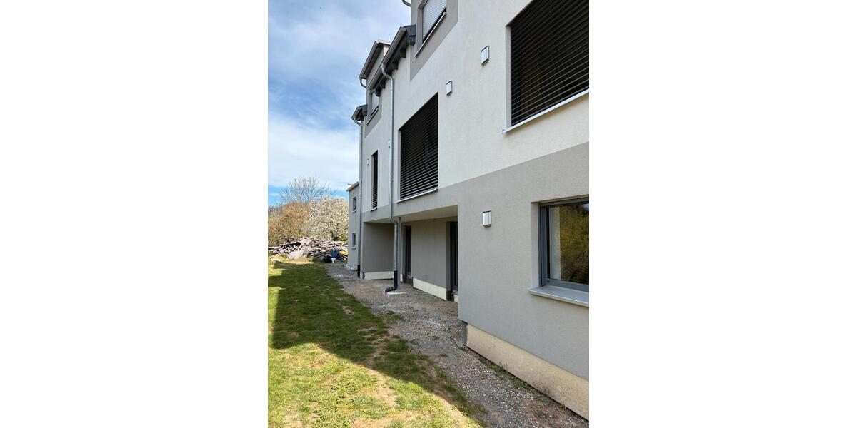 Etagenwohnung Hohenroth - 3 Zimmer, 95 m&sup2;, 1.050&euro; | Angebot:26525657