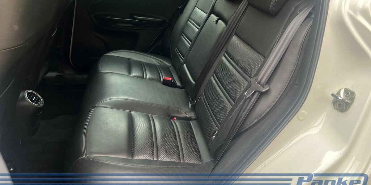 Alfa Romeo Giulietta 1.4 TB Turismo Aut.*BT*SHZ*Leder*Xenon 200.000 km 5.990 &euro; Berlin 13187