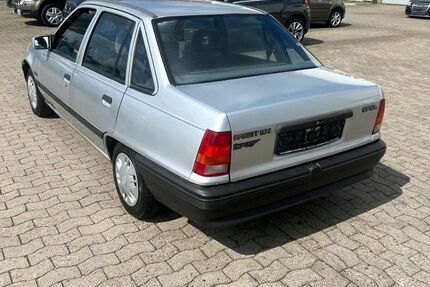 Opel Kadett 74.000 km 6.950 &euro; Garbsen 30827