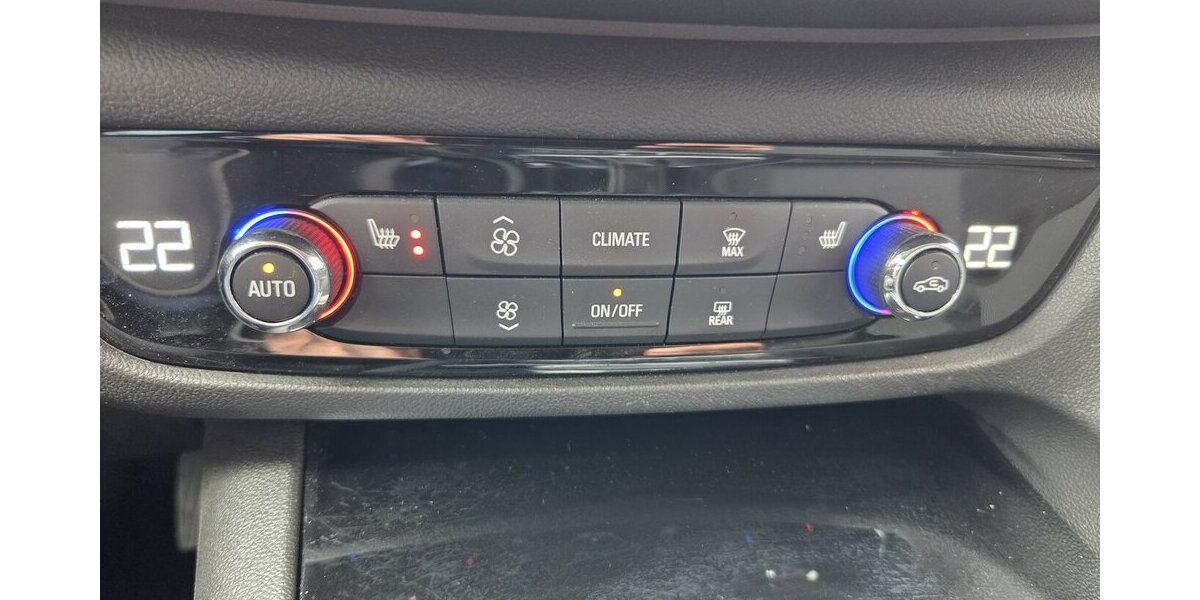 Opel Insignia Sports Tourer Elegance 47.149 km 15.250 &euro; Wilsdruff 01723