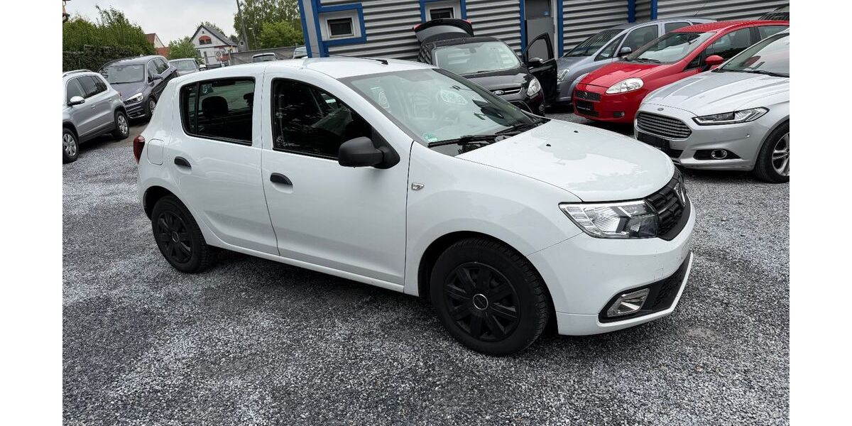Dacia Sandero 181.000 km 3.800 &euro; Detmold 32758