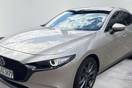 Mazda 3 3.555 km 26.590 &euro; Hamburg 22041