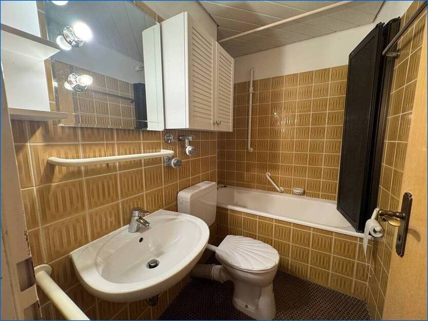 Herrliche 1 Zi.-Wohnung im 1.OG mit großem Balkon und unverbaubarem Fernblick !