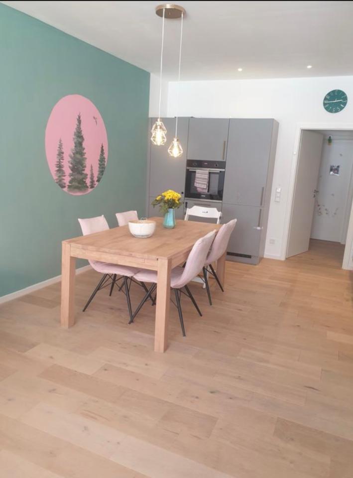 Neuwertige 4-5-Zi.-Wohnung in zentraler- ruhig Wohnlage mit EBK zimmer