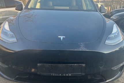 Tesla Model Y 175.211 km 27.900 &euro; berlin 10829