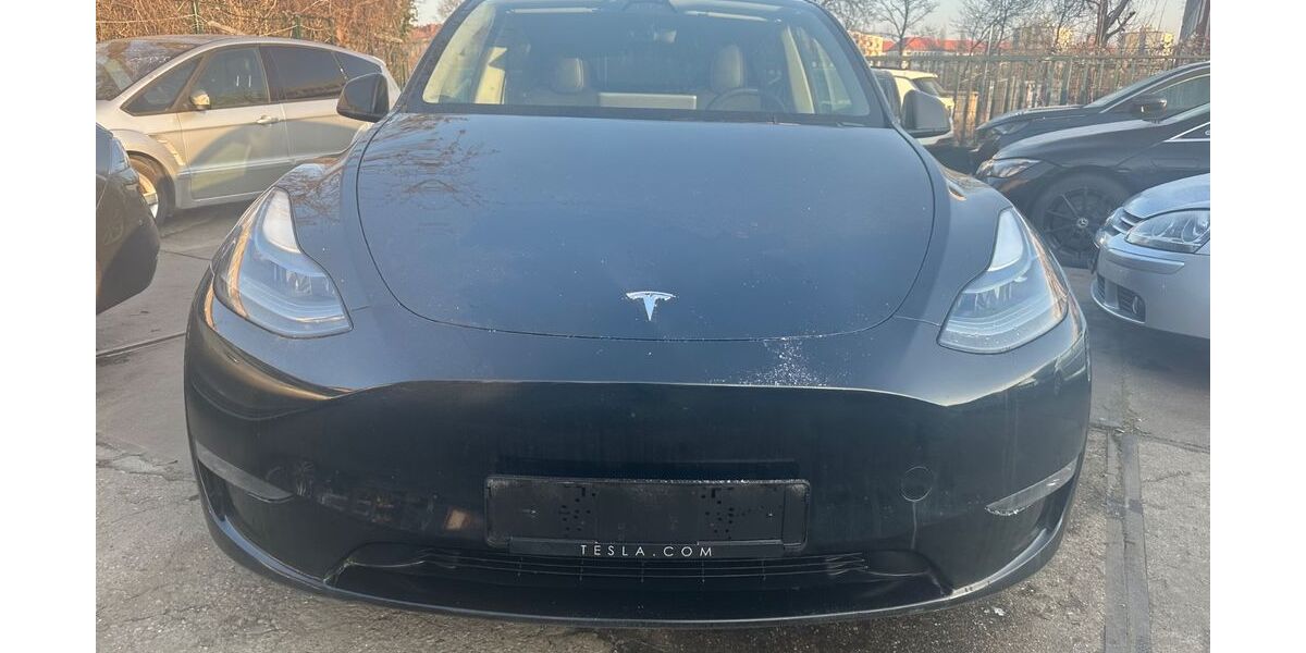 Tesla Model Y 175.211 km 27.900 &euro; berlin 10829