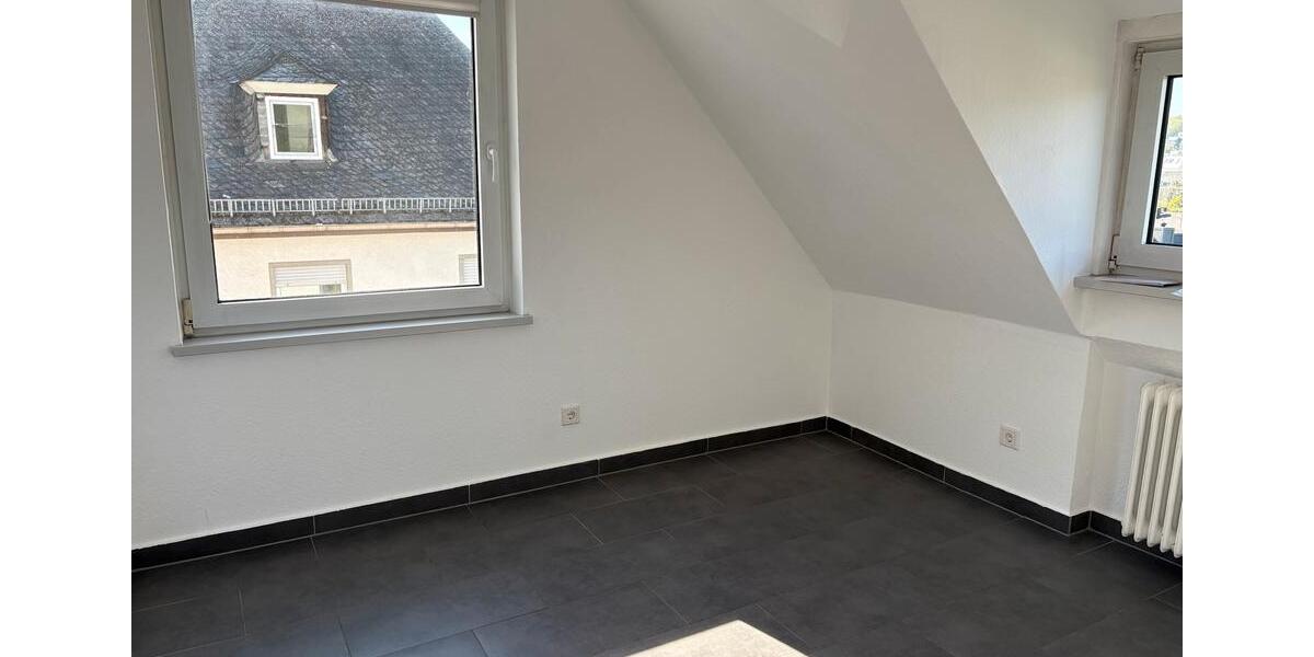 Dachgeschoßwohnung Siegen Kaan-Marienborn - 3 Zimmer, 75 m&sup2;, 172.000&euro; | Angebot:25960743