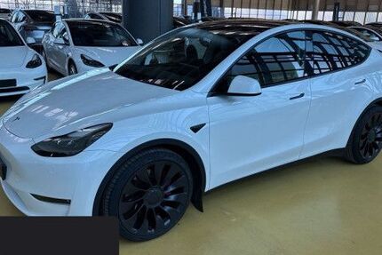 Tesla Model Y 41.922 km 36.800 &euro; Hanau 63457