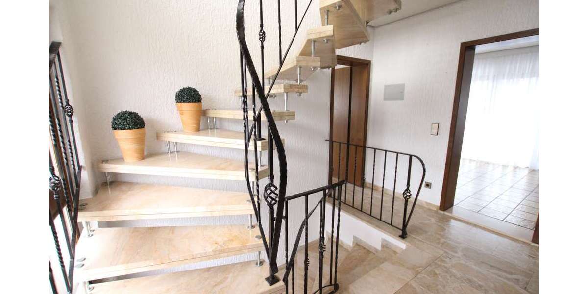 Einfamilienhaus Sandhausen - 7 Zimmer, 180 m&sup2;, 698.000&euro; | Angebot:25142473