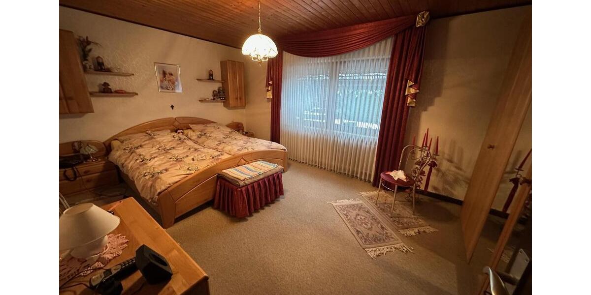 Einfamilienhaus Solms - 6 Zimmer, 196 m&sup2;, 1.200&euro; | Angebot:25444051