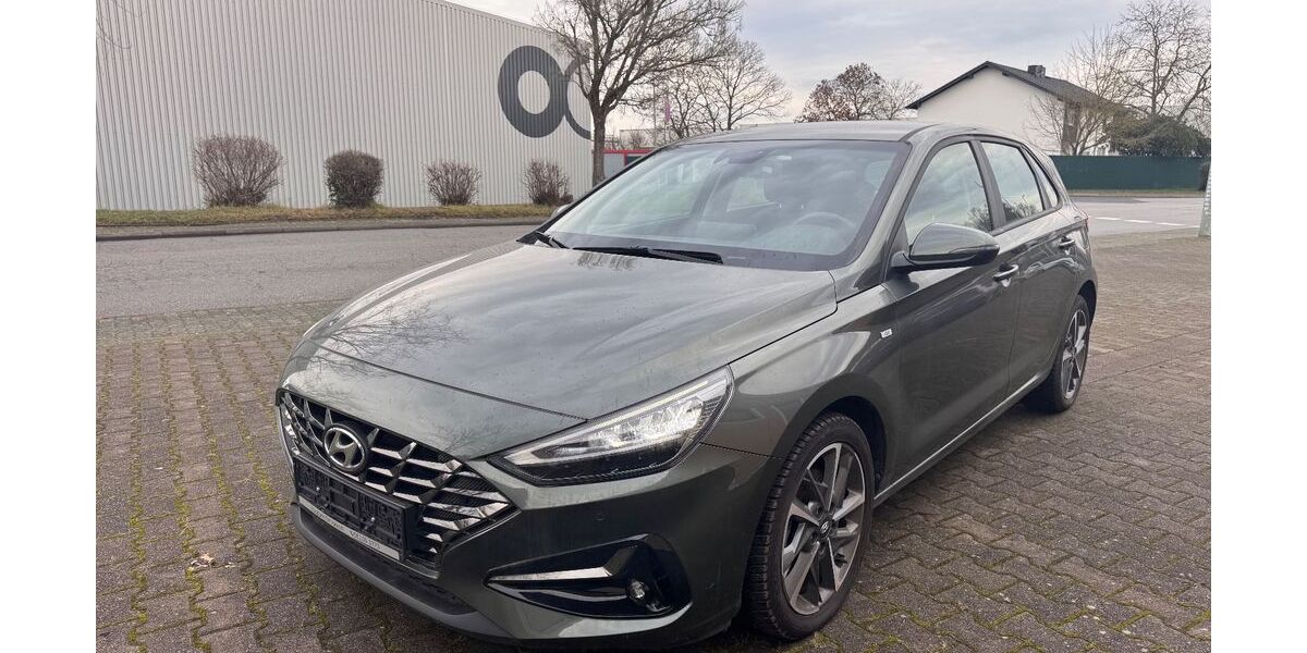 Hyundai i30 33.150 km 17.700 &euro; Gernsheim 64579