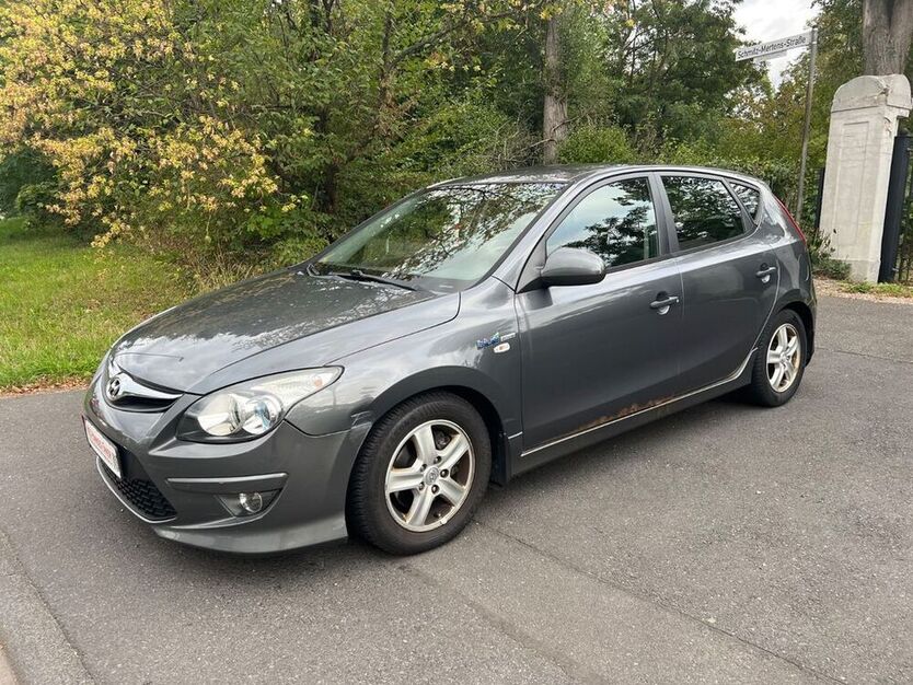 i30