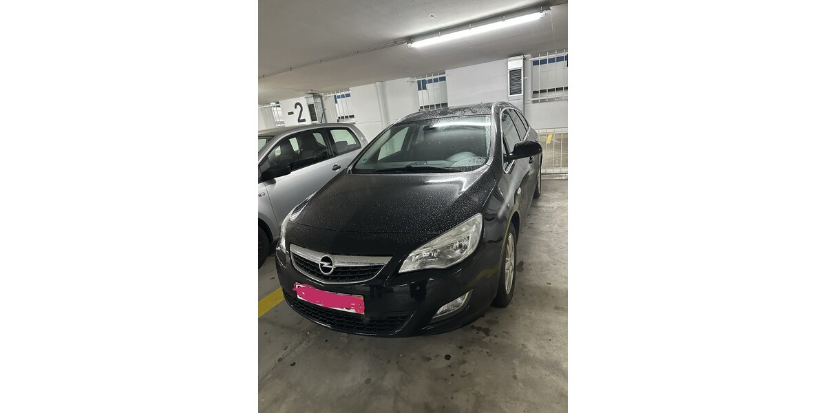 Opel Astra J Sports Tourer 126.500 km 2.950 &euro; Stuttgart 70173