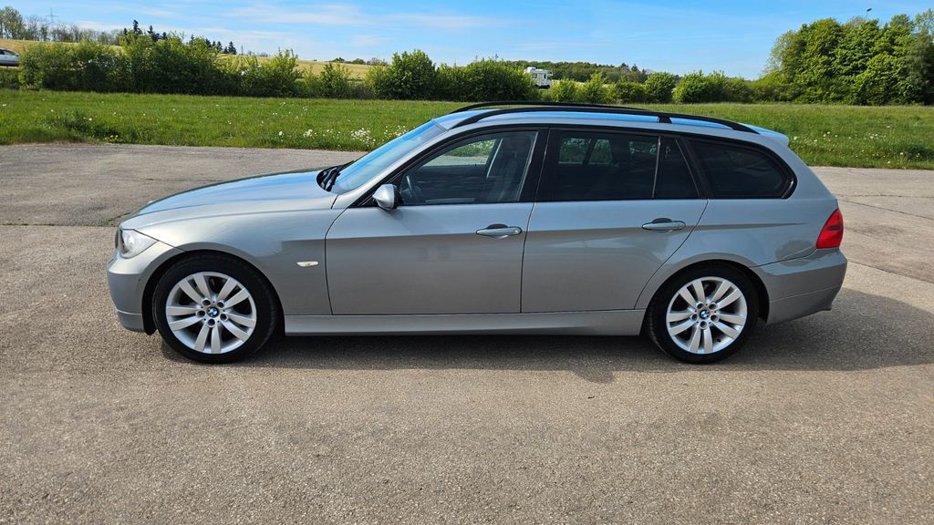 BMW 330 220.496 km 5.500 &euro; Newel 54309