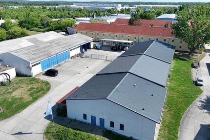 Neuwertiges Gewerbeobjekt (ca. 968 m²) – Halle mit Büro, Sanitär & LKW-Wendeschleife auf gesichertem Gelände zimmer