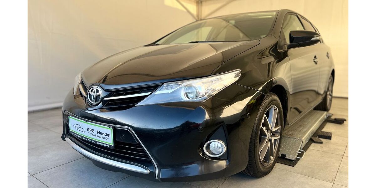 Toyota Auris 289.000 km 4.880 &euro; Dresden 01067