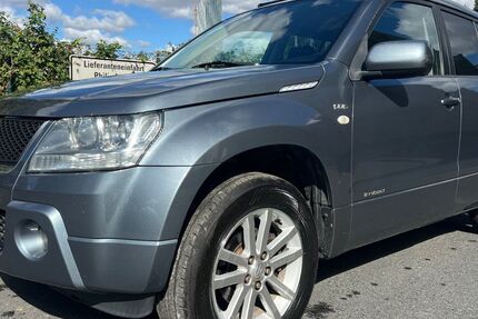 Suzuki Grand Vitara 181.000 km 2.499 € Berlin 12057