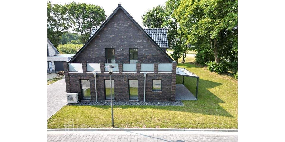 Moderne Haushälfte mit Wärmepumpe, zwei Bädern und überdachter Terrasse 4 zimmer