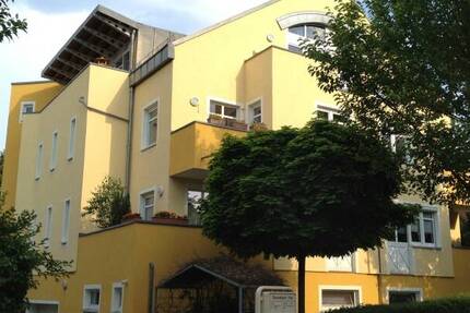 Super 2-RaumWohnung mit Einbauküche Badewanne und Balkon in der Südvorstadt !!!!