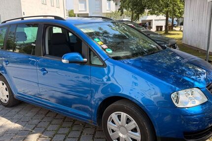 VW Touran 154.000 km 2.450 &euro; München 81829