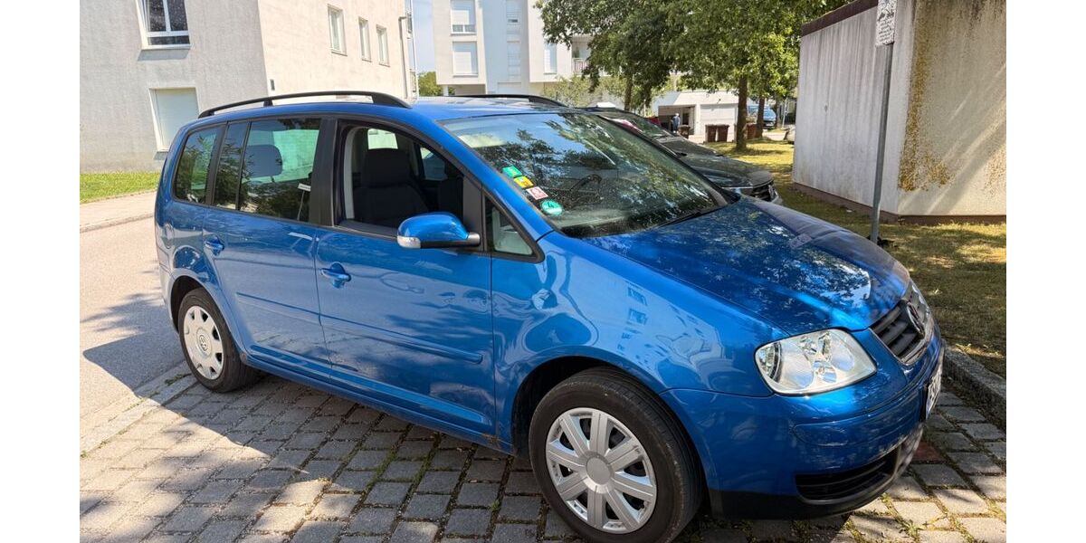 VW Touran 154.000 km 2.450 &euro; München 81829