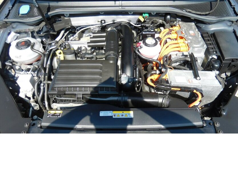 VW Passat Variant 1.4 GTE Benzin/Hybri TSI DSG Navi 35.600 km 23.990 € Vordorf 38533