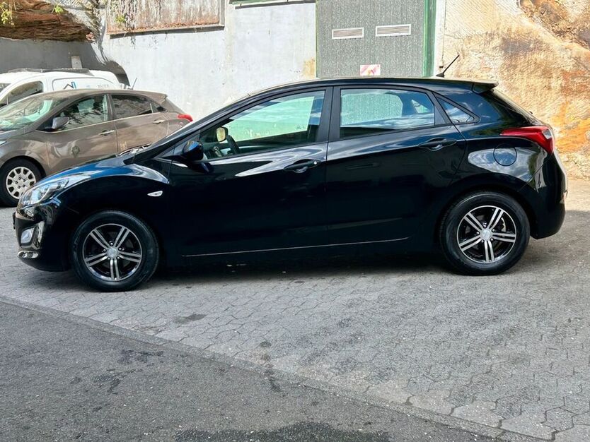 i30