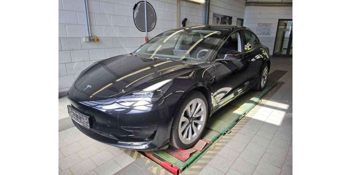 Tesla Model 3 71.562 km 26.500 &euro; Hennef 53773