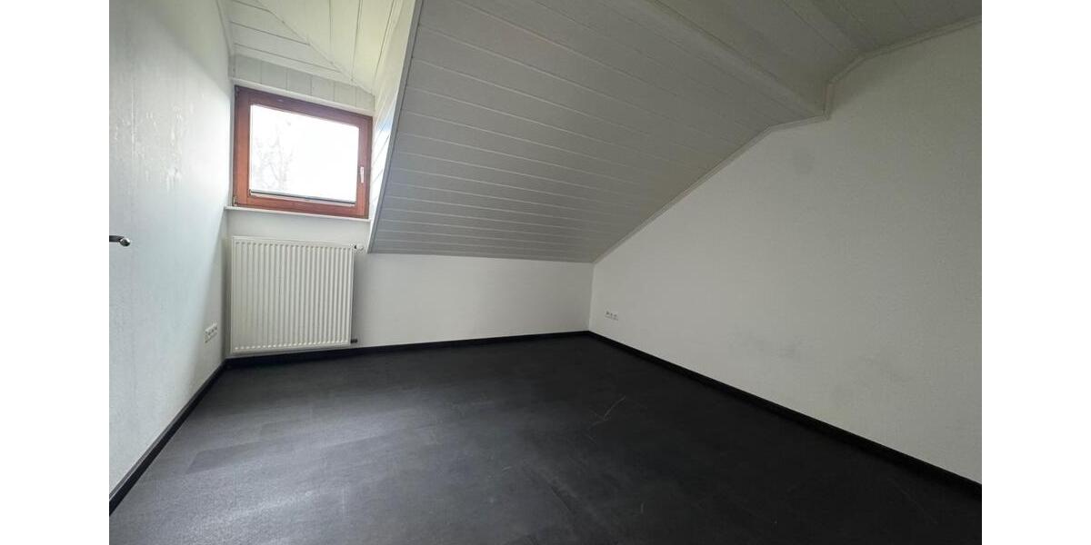 Dachgeschoßwohnung Delbrück - 5 Zimmer, 155 m&sup2;, 1.200&euro; | Angebot:25433333