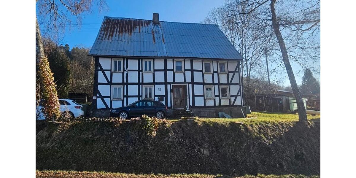 Einfamilienhaus Kirchhundem - 9 Zimmer, 208 m&sup2;, 67.000&euro; | Angebot:24693994