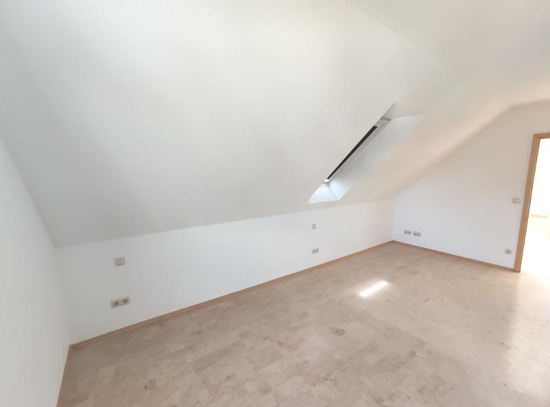 3 Zi. Wohnung im DG (1.OG) mit Balkon und Carport - Etagenwohnung Pommersfelden | Angebot:23903906