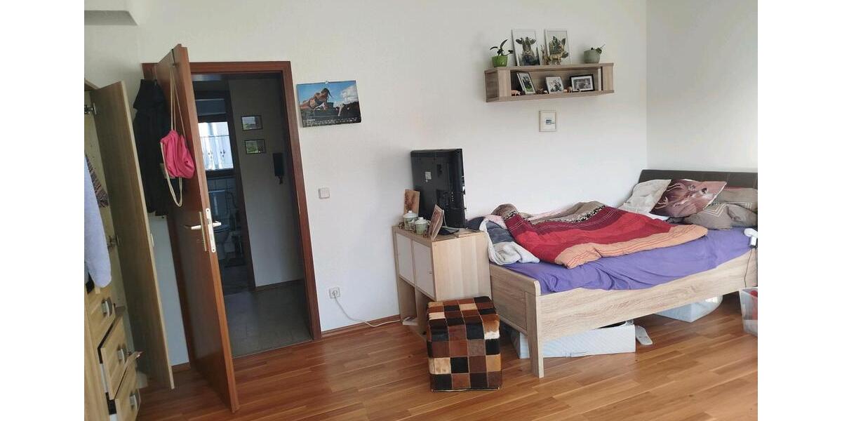 Großes WG Zimmer mit eigenem Bad+ Terrasse in lieber Mädels WG 1 zimmer