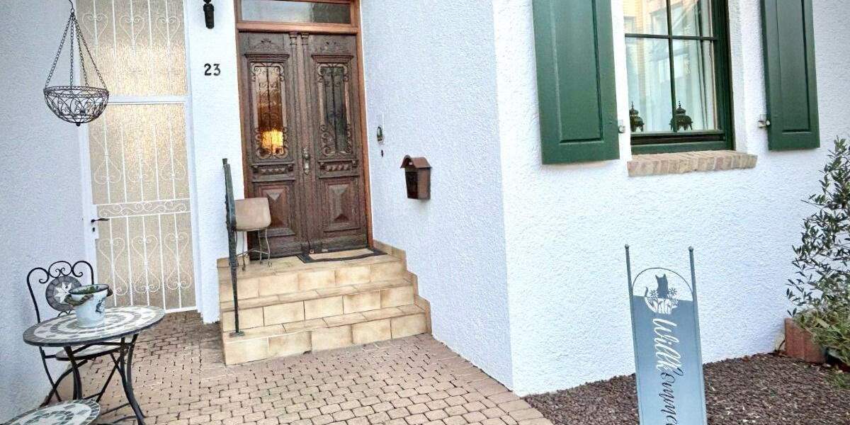 schönes, ruhiges und zentral gelegenes Einfamilienhaus mit zwei Garagen zu verkaufen 1 zimmer