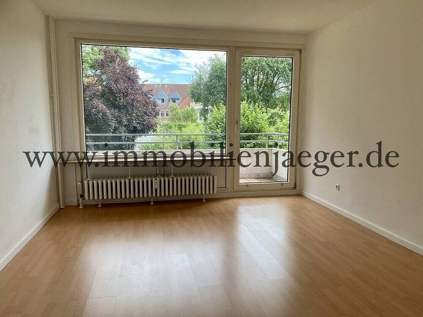 Fußnähe AEZ Poppenbüttel - ruhige Wohnung mit großen Balkon - ruhige Lage nur zum Garten, Fahrstuhl