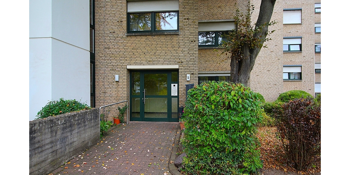 Gut geschnittene, barrierearme und bezugsfreie 4 Zimmer-Wohnung mit Balkon und Tiefgaragenstellplatz - Etagenwohnung Bonn / Tannenbusch Tannenbusch | Angebot:26196067