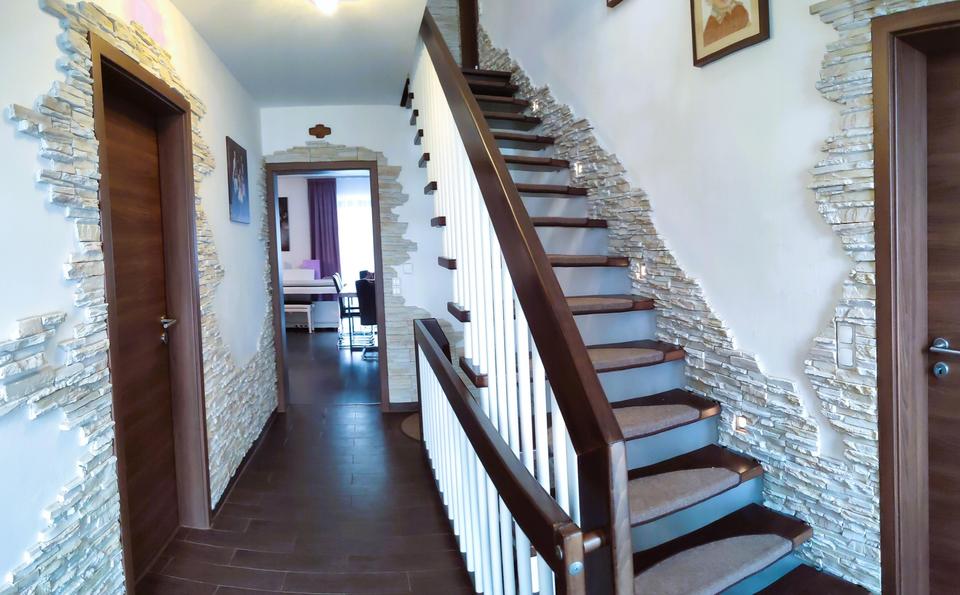 Modernes Wohnen mit Stil & Komfort: Stadtvilla mit Sauna & Garten 7.5 zimmer