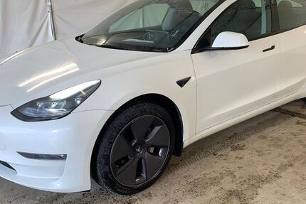 Tesla Model 3 41.525 km 31.950 &euro; Steinbach-Hallenberg OT Herges-Hallenberg 98587