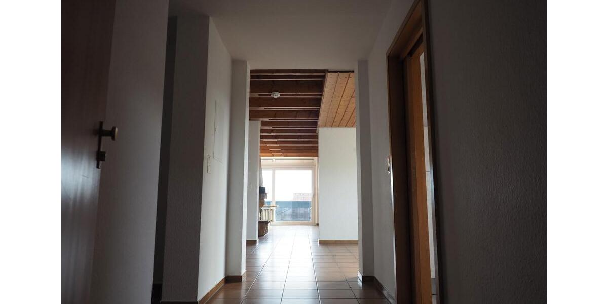 Dachgeschoßwohnung Creußen - 2.5 Zimmer, 97 m&sup2;, 873&euro; | Angebot:26237308