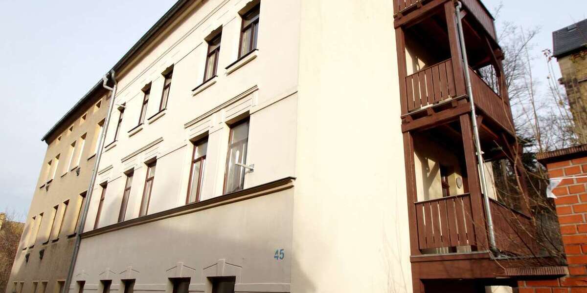 2-Zimmer-DG-Wohnung mit BALKON, offene Küche, Badewanne - frisch renoviert 2 zimmer
