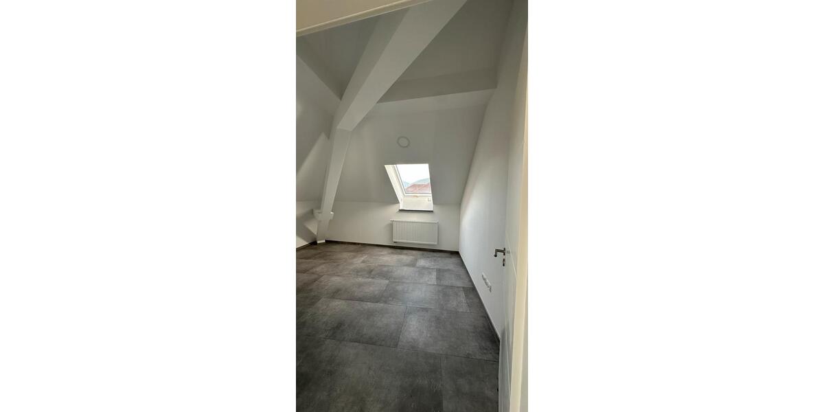 Dachgeschoßwohnung Maikammer - 3 Zimmer, 74 m&sup2;, 750&euro; | Angebot:25619932