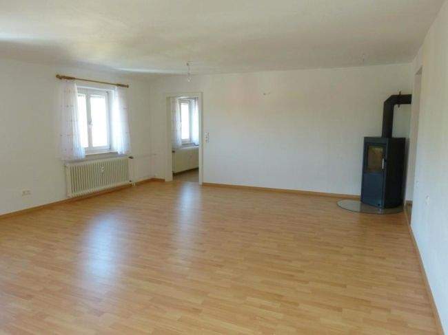 Etagenwohnung Burglengenfeld - 4 Zimmer, 127 m&sup2;, 850&euro; | Angebot:25070508
