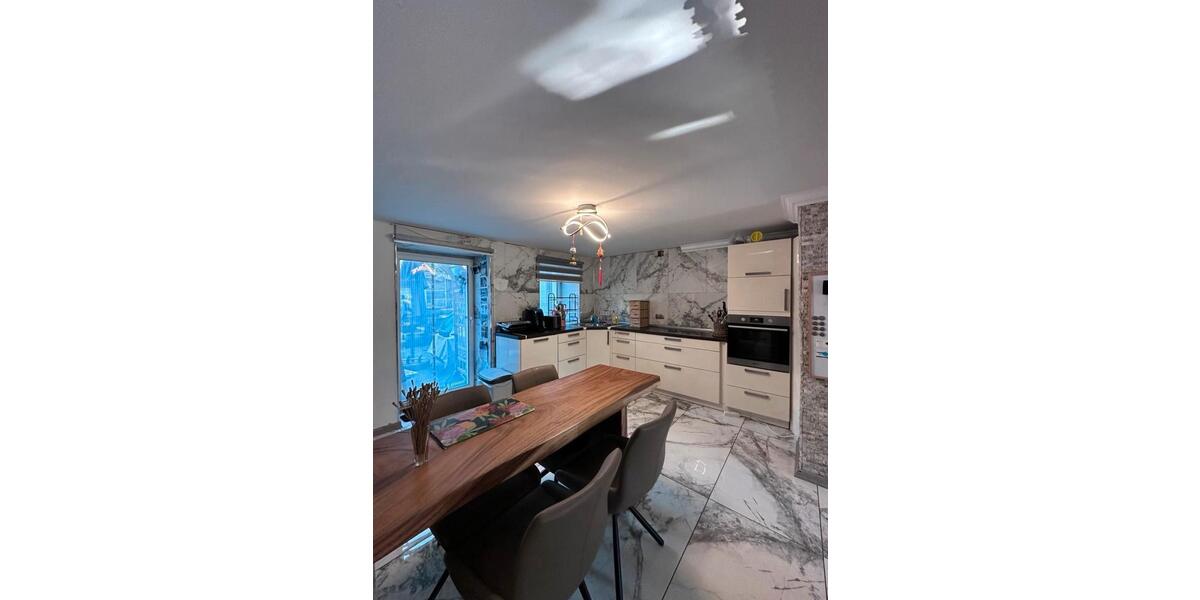 Großes Einfamilienhaus 635m2 & 150m2 Lager 600 m zum US Base 5 zimmer