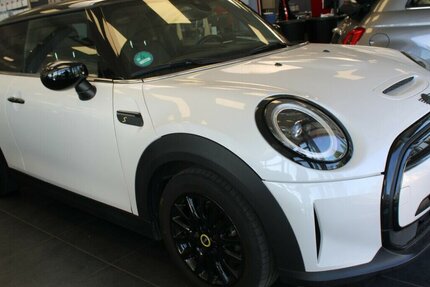Mini Cooper SE Classic Trim 27.860 km 18.980 &euro; Euskirchen 53881